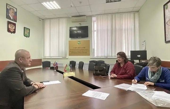 Андрей Тюрин свяжется с управляющей организацией для решения вопроса жителей