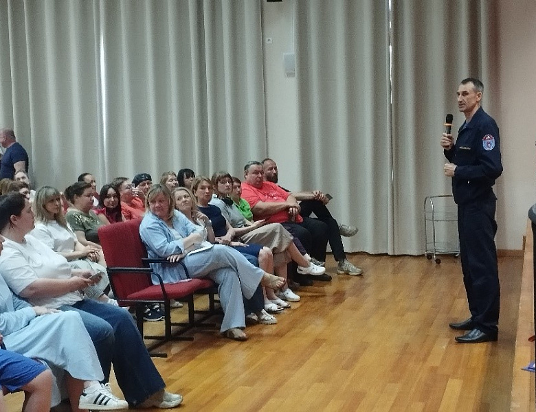 Огнеборцы 211 пожарно-спасательного отряда провели профилактическое занятие в Центре социальной поддержки и реабилитации имени Г.И. Россолимо